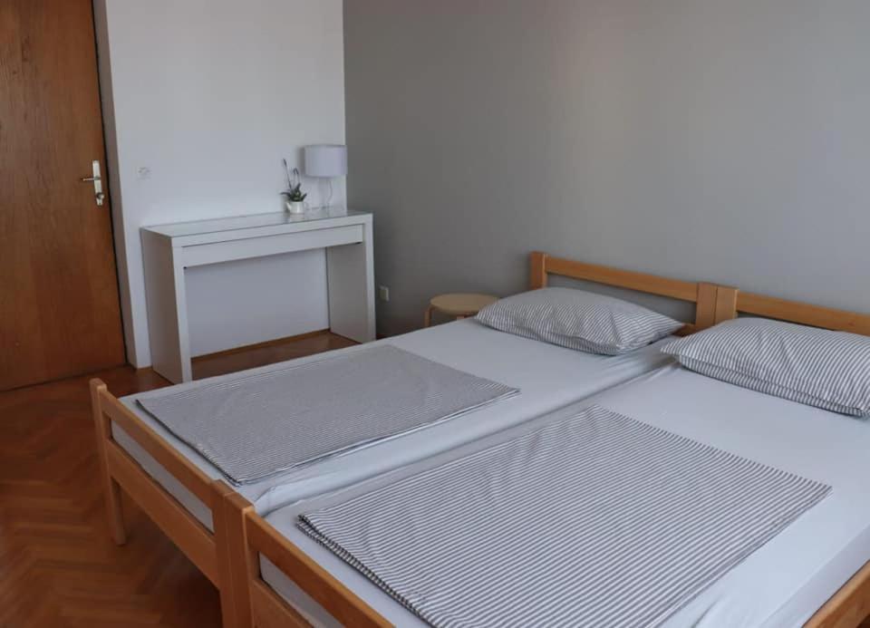 Apartman Simac Okrug Gornji 特罗吉尔 外观 照片