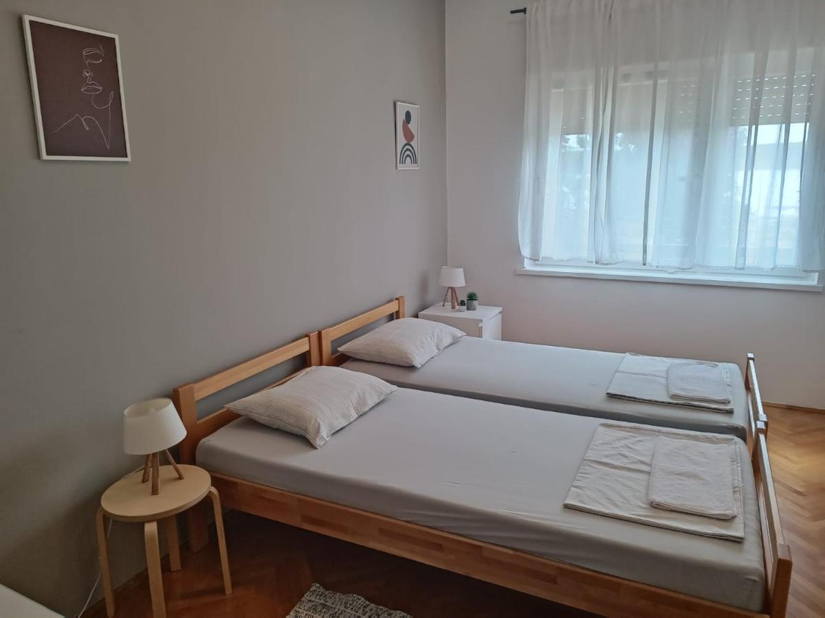 Apartman Simac Okrug Gornji 特罗吉尔 外观 照片